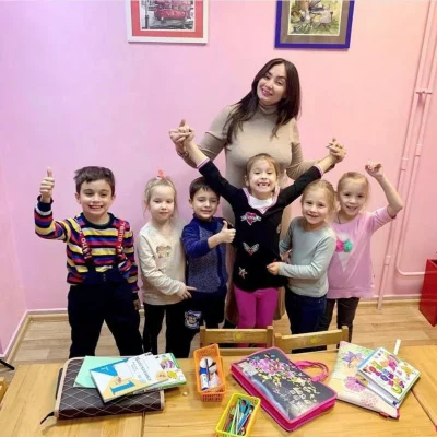 Фото детей вместе с преподавателем